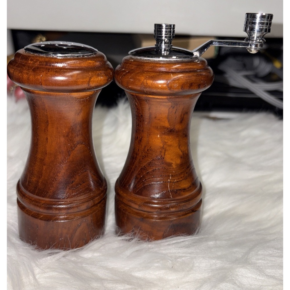 Vintage Lucas Gourmet Cornell Hardwood‎ Salt Shaker & Pepper Mill Set